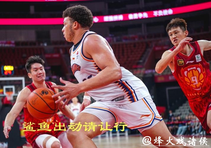 上海男篮主场战胜深圳队，大鲨鱼再次收获主场胜利