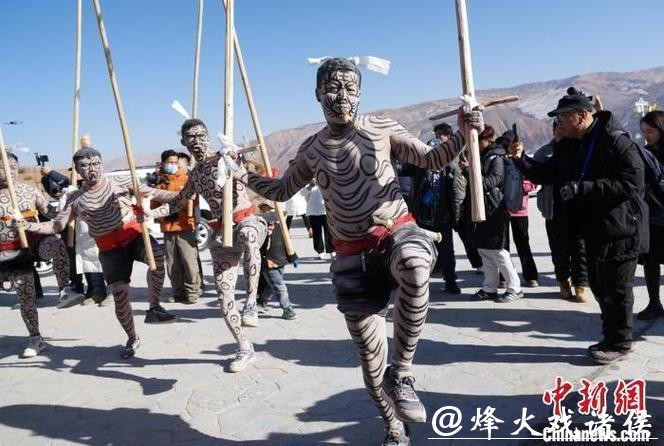 青海古村“於菟”跃古堡 祈福新年平安 青海古村“於菟”跃古堡 祈福新年平安