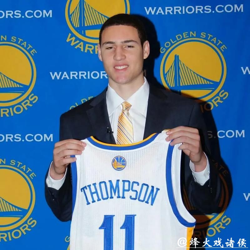 真爱实锤!克莱汤普森傲娇注视女友 身材诱人眼神迷离难掩宠溺 真爱实锤!克莱汤普森傲娇注视女友 身材诱人眼神迷离难掩宠溺