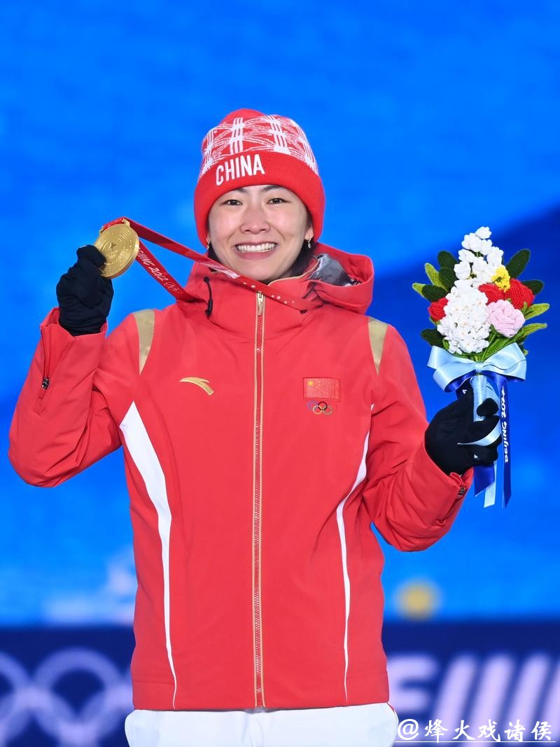 滑雪老将徐梦桃第七次捧起世界杯总冠军奖杯——“热爱可抵岁月漫长”